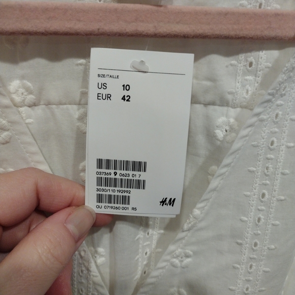 NWT H&M Women's Cream Embroidered Eyelet Peplum Wrap Top Sz 10 Cottagecore - Picture 3 of 7